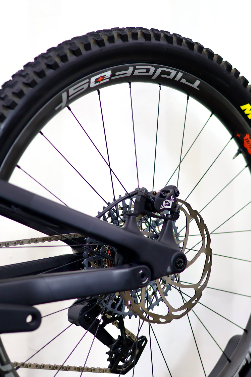 YT JEFFSY  CORE 3 2026 Full Carbon Mejorada (como nueva)