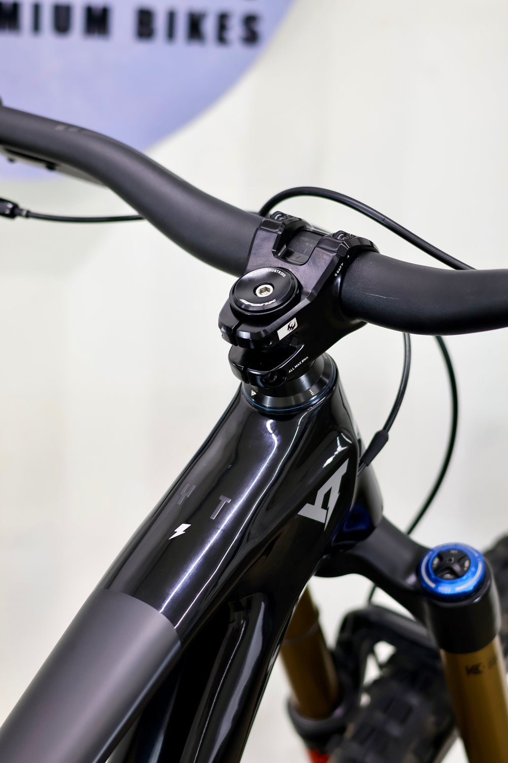 YT JEFFSY  CORE 3 2026 Full Carbon Mejorada (como nueva)