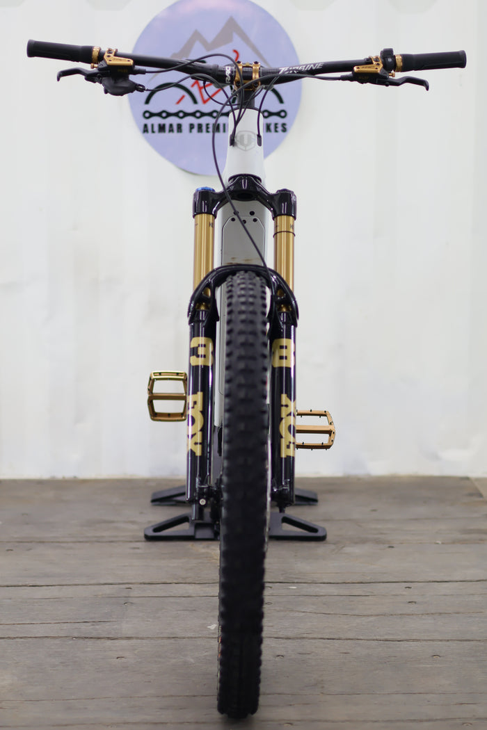 MONDRAKER CRAFTY CARBON R -Búnker Grey 2025- componentes 2027 nuevos- eBike